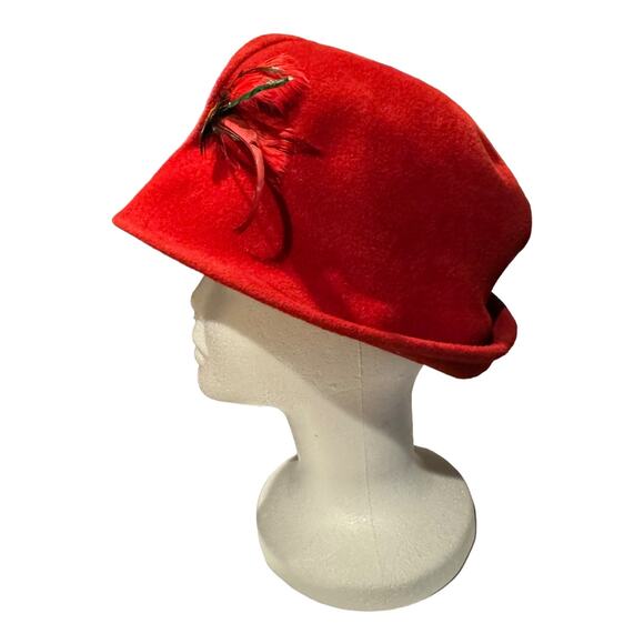 1960's American Vintage Emme Boutique Red Wool Hat, Feathers, fold over size S-M - Picture 5 of 16